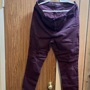 Plus size distressed stretched jeans.